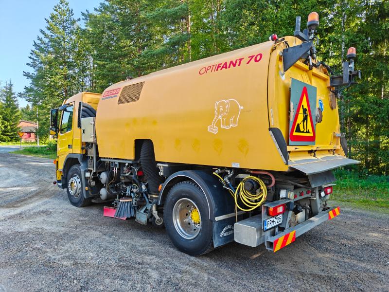 Bucher Optifant 70 / Volvo FM9