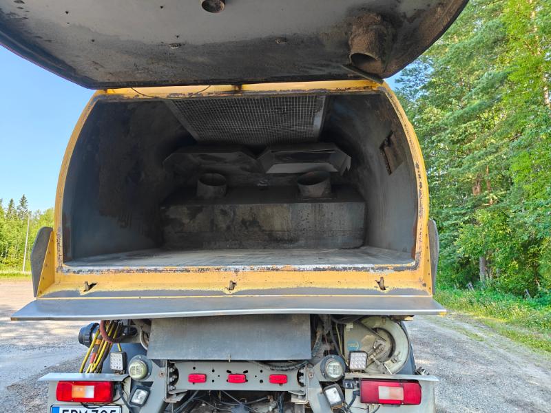 Bucher Optifant 70 / Volvo FM9