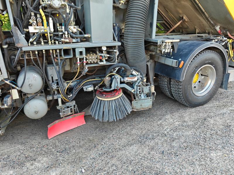 Bucher Optifant 70 / Volvo FM9