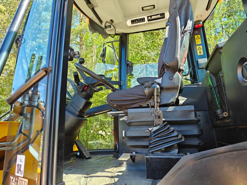 JCB 413S -15