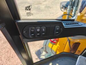 JCB 413S -15